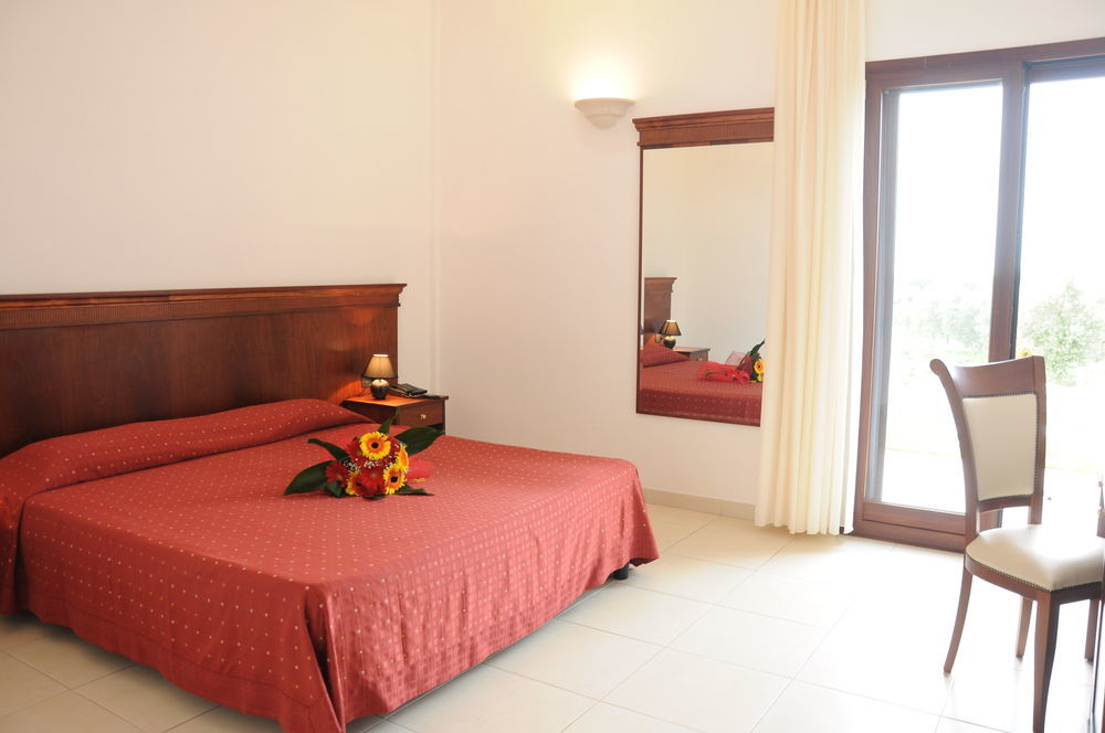 סנט'איזידורו Agri Hotel Conte Salentino מראה חיצוני תמונה